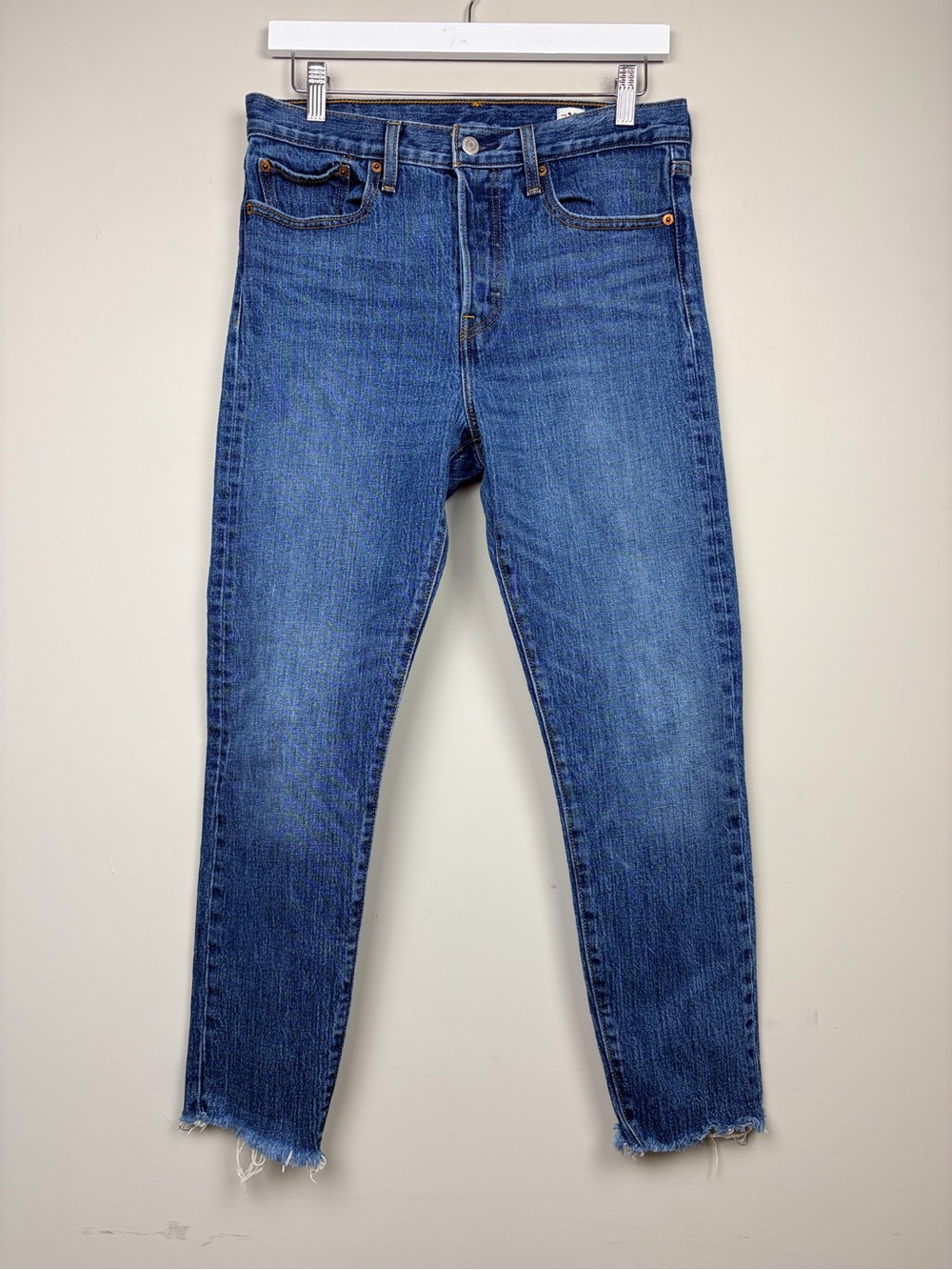 Levi’s Wedgie Fit Jeans 30 Cropped Raw Hem Button Fly White Oak Cone Denim